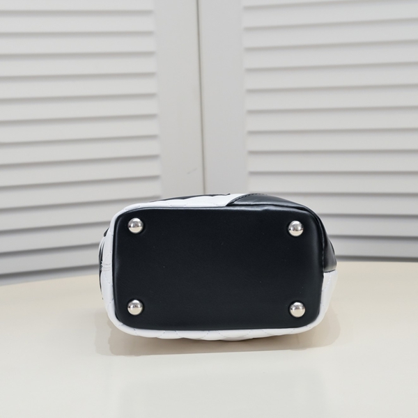 シャネルバッグ内部構造